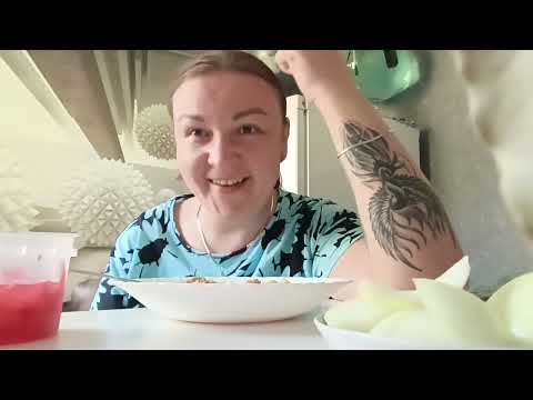 Видео: МУКБАНГ/ МАКАРОШКИ С ГУЛЯШОМ/ Я БОЛЬНАЯ УЖЕ НЕДЕЛЮ 