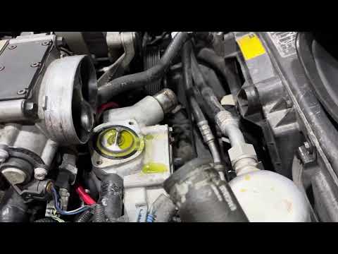 Видео: Замена водяного насоса и Optispark на Corvette LT1 1993 года. Устранение пропусков зажигания!