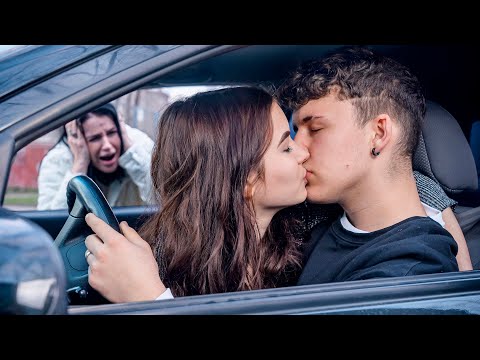 Видео: Зачем СТАРШЕКЛАССНИКИ спёрли ключи ОТ МАШИНЫ училки?