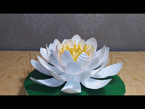 Видео: Водяная лилия из пластиковых бутылок. Мастер класс.