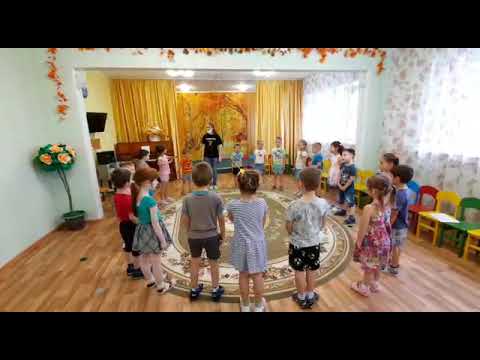 Видео: Музыкальное приветствие «Мы начнём». (Е.В.Кислициной).         Старшая группа 11