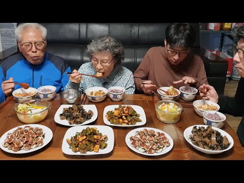 Видео: Вкус воспоминаний~! Рецепт Чхонгукчжан (приправленные огурцы и перец, моллюски)