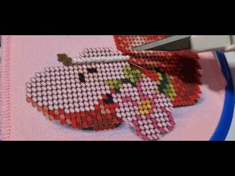 Видео: Вишивка бісером монастирський шов