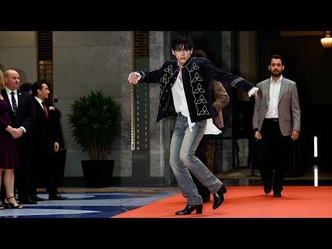 Видео: Полное видео выступления и танцев Тэхёна на Love Your W 2025 от W Korea!