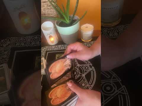 Видео: Какво изпитва към теб?