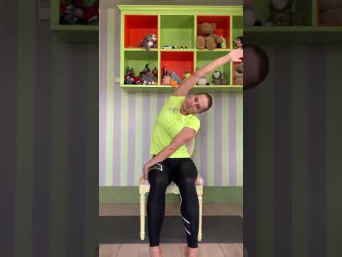 Видео: Утренняя зарядка на стуле, если болят колени