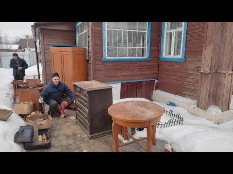 Видео: СТАРЬЁВЩИКИ: Вывезли вещи из старого дома.