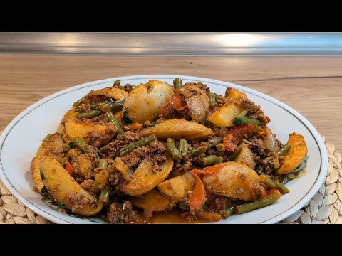 Видео: Сытное овощное рагу с фаршем! Быстро и легко!🍲🍽️