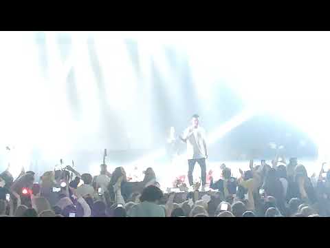 Видео: "Будь со мной". Кирилл Туриченко. Санкт-Петербург #кириллтуриченко #будьсомной #конфетка