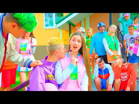 Видео: ЧИРЛИДЕРКА И ПОЦЕЛУЈ 💋 Учитељ Мајк је у шоку 😳 Шта ће бити даље? ⚠️