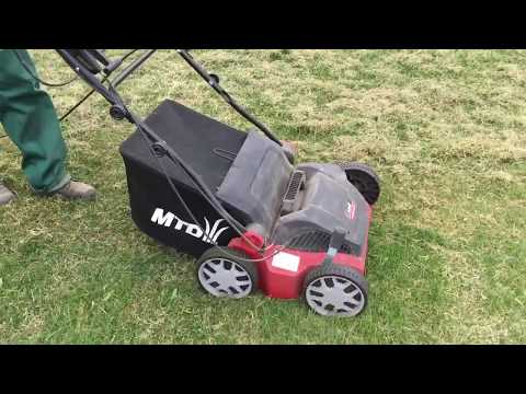 Видео: Вычесывание газона после зимы