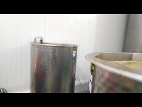 Видео: Производство сока прямого отжима с центрифугированием. Розлив в пакеты. Полный цикл.