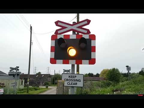 Видео: Железнодорожные переходы на разных языках