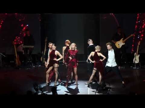 Видео: Полина Гагарина - 11 Шагай (Одинцово 30.06.2022)