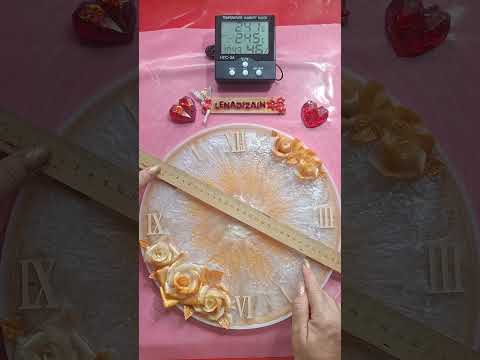 Видео: Часы из эпоксидной смолы с розами. МК. #эпоксиднаясмола #resinart #часыизэпоксиднойсмолы 