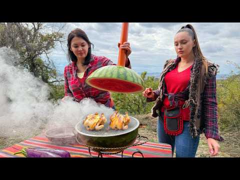 Видео: Копченая Курочка Гриль Внутри Арбуза? Готовим на природе