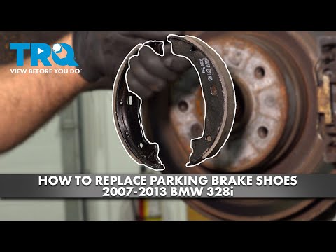 Видео: Как заменить задние колодки стояночного тормоза на BMW 328i 2007–2013 годов