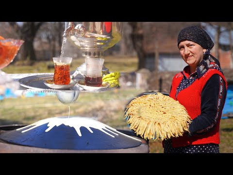 Видео: Деревенская женщина приготовила Махара - натуральный чай с медом и мятой, спокойная жизнь в деревне.