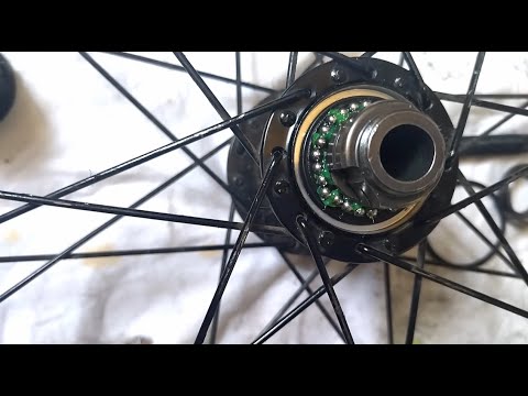 Видео: Обслуживание барабана и задней втулки велосипеда. Открутить барабан. Как перебрать заднюю втулку.