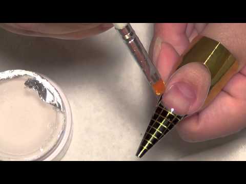 Видео: Наращивание ногтей гелем с использованием форм