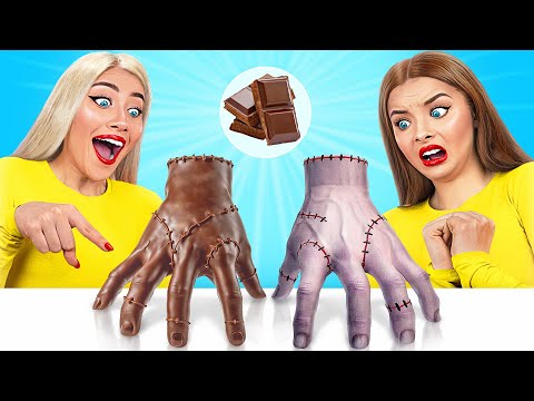 Видео: Челлендж. Шоколадная Еда vs Настоящая Еда с Уэнсдей Аддамс от Choco DO