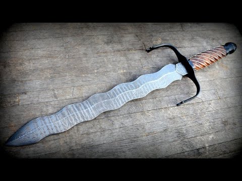 Видео: Ковка дамасского кинжала с лестничным узором