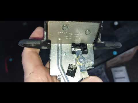 Видео: Замена замка багажника Киа Рио Х-Лайн