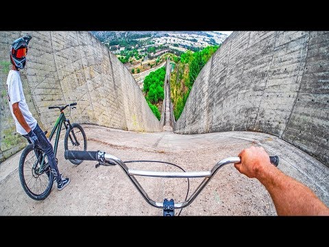 Видео: BMX против MTB - БЕЗУМНЫЙ СПУСК!! (INSANE BMX VS MTB HILLBOMB RACE!)