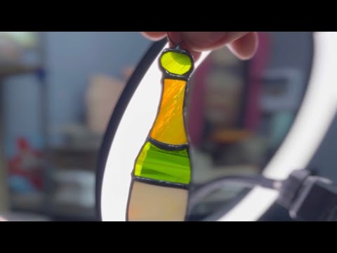 Видео: Как сделать витраж в домашних условиях самому. Делаем витражную игрушку на Новый год.