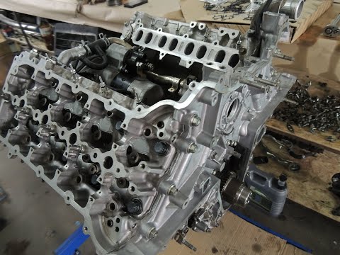 Видео: Toyota Land Cruiser 200 (2011) 1VD-FTV (Ремонт ДВС) ч.7 Сборка (ГБЦ и  ГРМ)