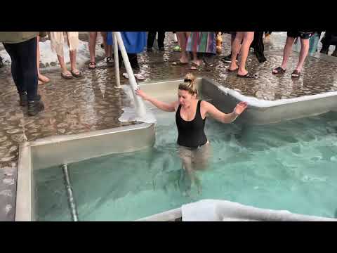 Видео: КУПАНИЕ в ПРОРУБИ на КРЕЩЕНИЕ 2021 Swimming in the Ice Hole Winter Wetlook Epiphany Ice Bath