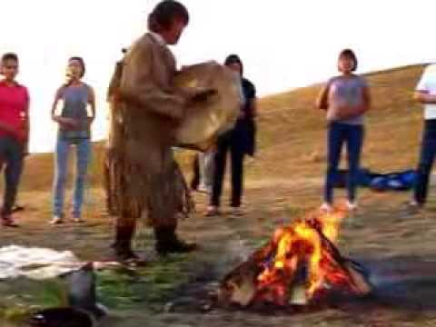 Видео: Камлание Ойууна Кулана  Чочур мыраане. Саха Сирэ