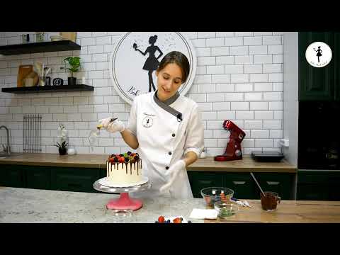 Видео: Baker Street Studio. Декор. Ягодный венок + шоколадные потёки