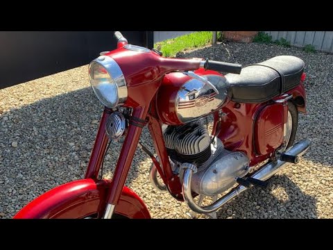 Видео: Новая Ява 360 1969 года. Обзор и запуск.