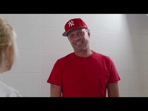 Видео: Пока мы живы, мы должны работать и двигаться дальше. Роман Костомаров.