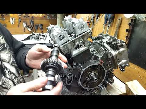 Видео: Сборка мотора Honda RVF400 Ч4