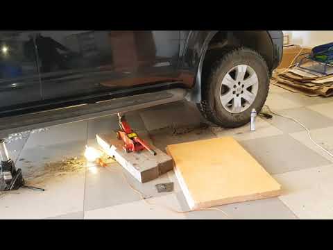 Видео: Замена рамных подушек Nissan Pathfinder R51