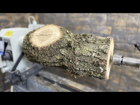 Видео: Wood turning - I make a goblet - a giant of oak ! Делаю большой кубок из дуба !