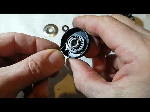 Видео: Компенсационная пружина швейной машины Veritas 8014/35 и 8014/43 - Как её восстановить? Видео № 23