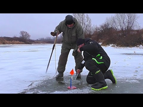 Видео: Огромные ЩУКИ на ЖЕРЛИЦЫ ! Вот это борьба! Первый лёд 2024 -2025!
