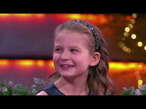 Видео: Корнелия Хармат (7 лет), арфистка. Лучше Всех. 01.01.2022 It's the most wonderful time of the year