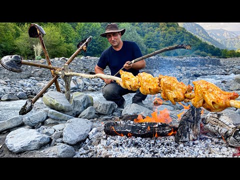 Видео: Сделал Водяной Вертел из Грибов! Хрустящая Курочка Рядом с Красивой Речкой!