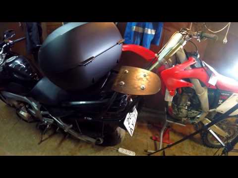 Видео: Кофр Givi V40N Tech. Коротко о плюсах.