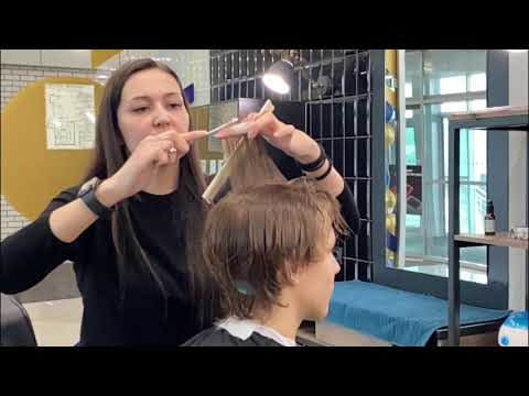 Видео: GUMMY / ЧАСТЬ 1 / МУЖСКАЯ УДЛИНЁННАЯ СТРИЖКА / GRADUATION / MAN’S HAIRSTYLE POPULAR HAIRCUTS FOR MAN