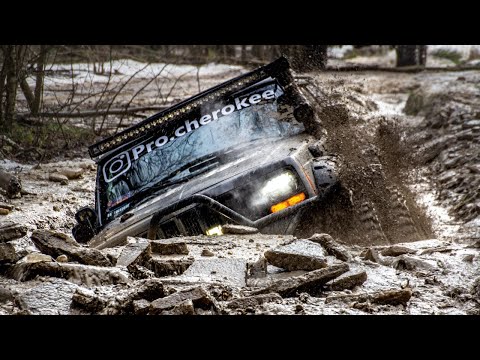 Видео: Cherokee повержен. Suzuki едет. Уазы выжили.