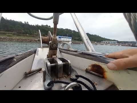 Видео: Ветрило за бури и removabal forstay, преди съм ги слагал на грешно място. Сега открих къде се слагат