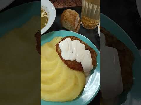 Видео: Пинск столовая Хлебакомбината.Чем кормят людей?Что изменилось в меню? 