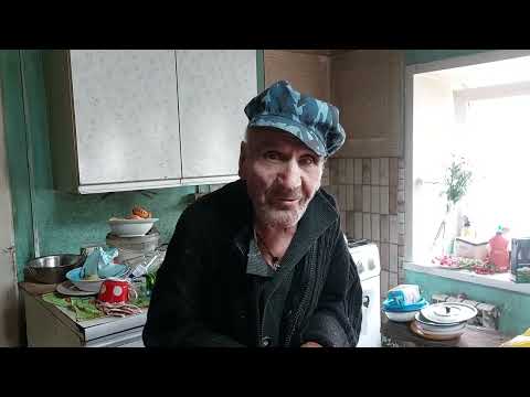 Видео: Помогаем деду Матвею на огороде.