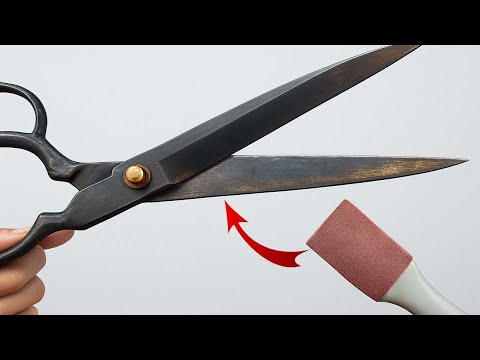 Видео: Как заточить ножницы как бритву! Как сделать так, чтобы ножницы никогда не ржавели | Полезная идея