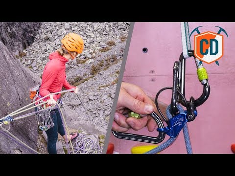 Видео: Как работает страховочное устройство DMM Pivot? | Climbing Daily, выпуск 1246